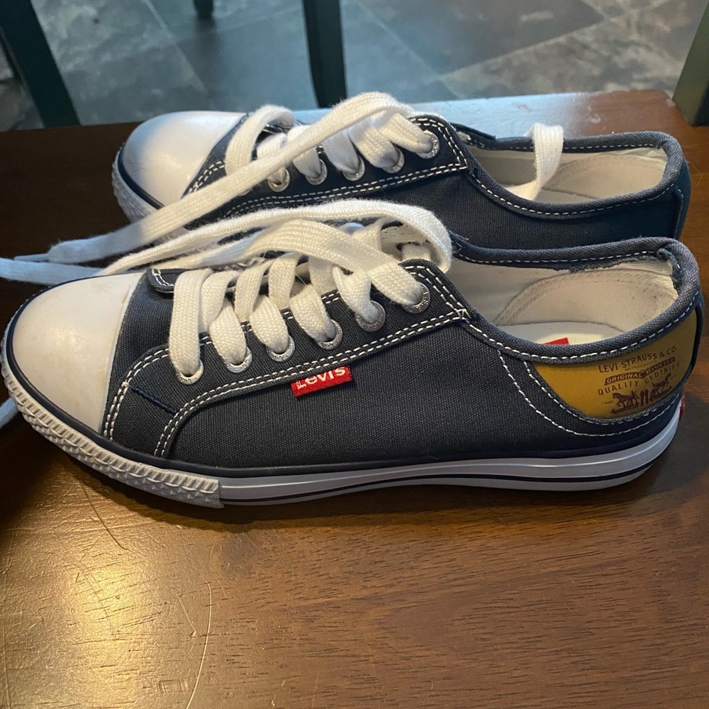 Kids Levi’s chucks.